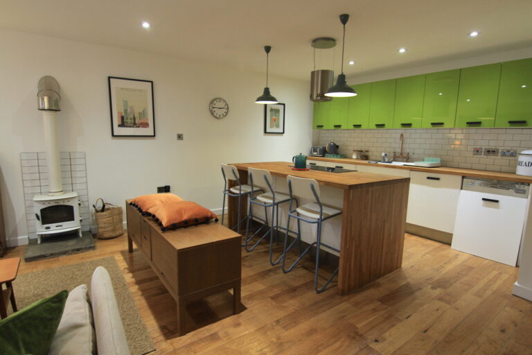 serviced-accommodation-kitchen-for-contractors-in-leeds
